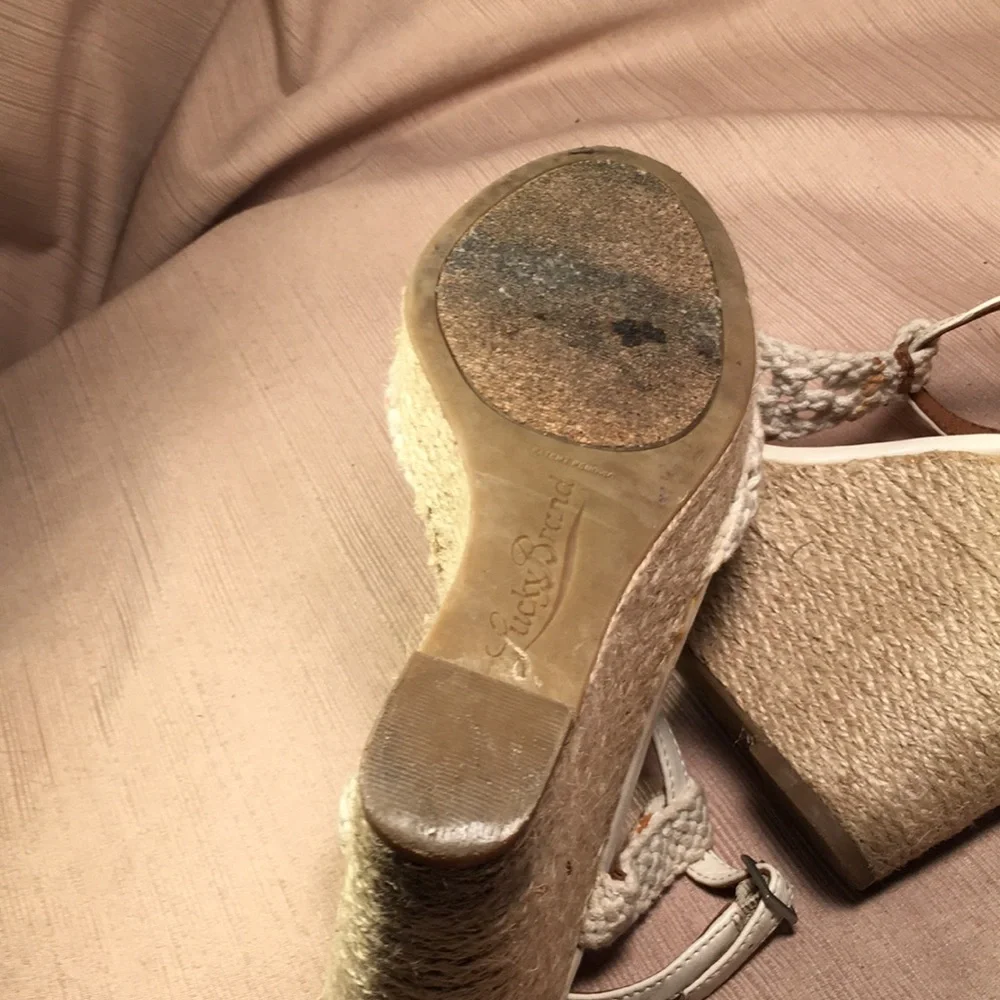 Lucky Brand Macrame beautiful wedge sandal